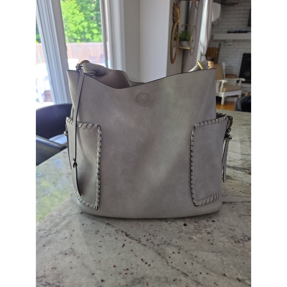 Malibu Skye gray‎ hobo bag features distinctive contrast stitching